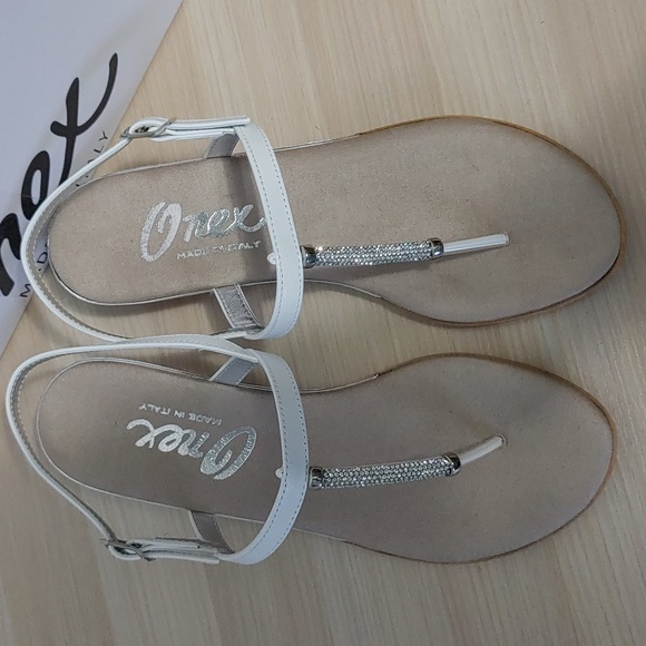 Onex "Ava" White Thong Sandals Size 7 New in Box - Picture 3 of 7